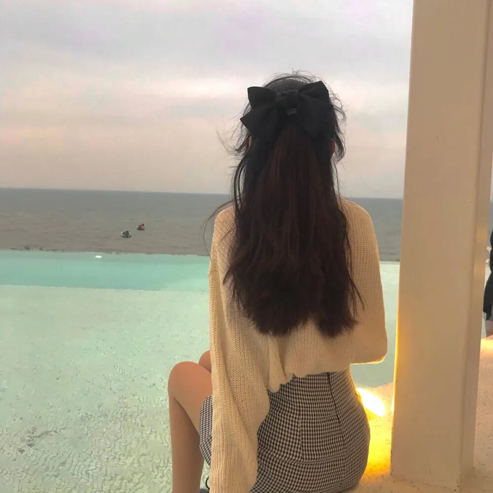 女孩不微笑海报